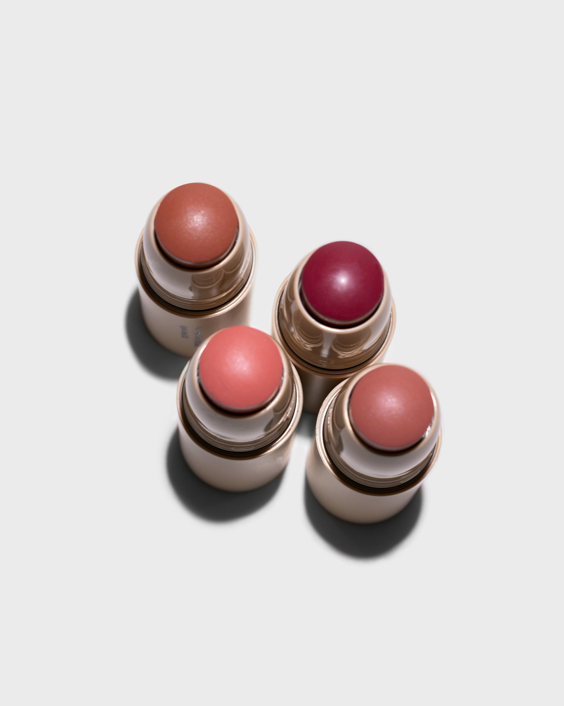 Кремовые румяна в стике Cream Stick Blush 210 Delicate Coral