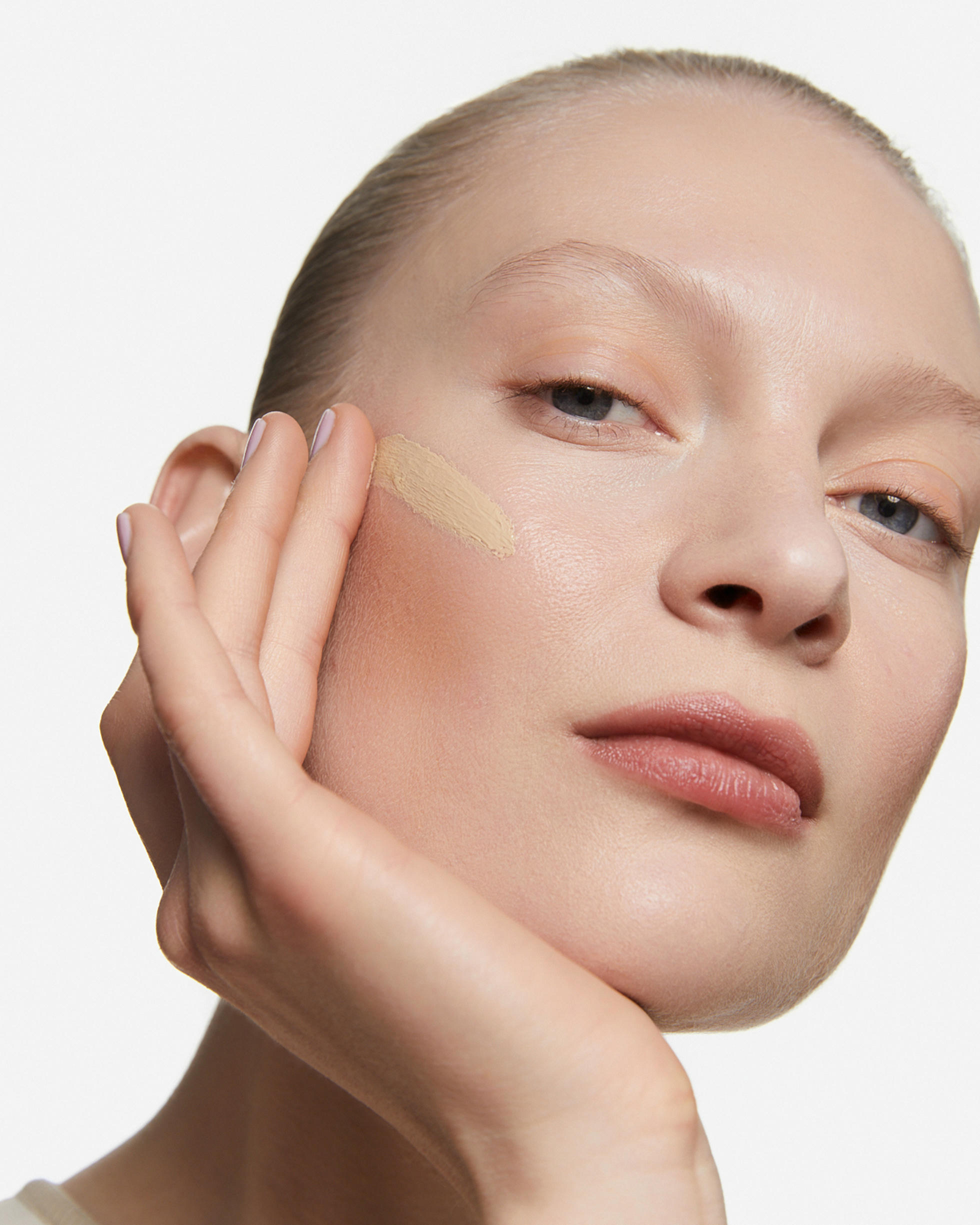 Тональная основа Inglot Skin Focused Care Face SPF 50+ 301 Light Olive