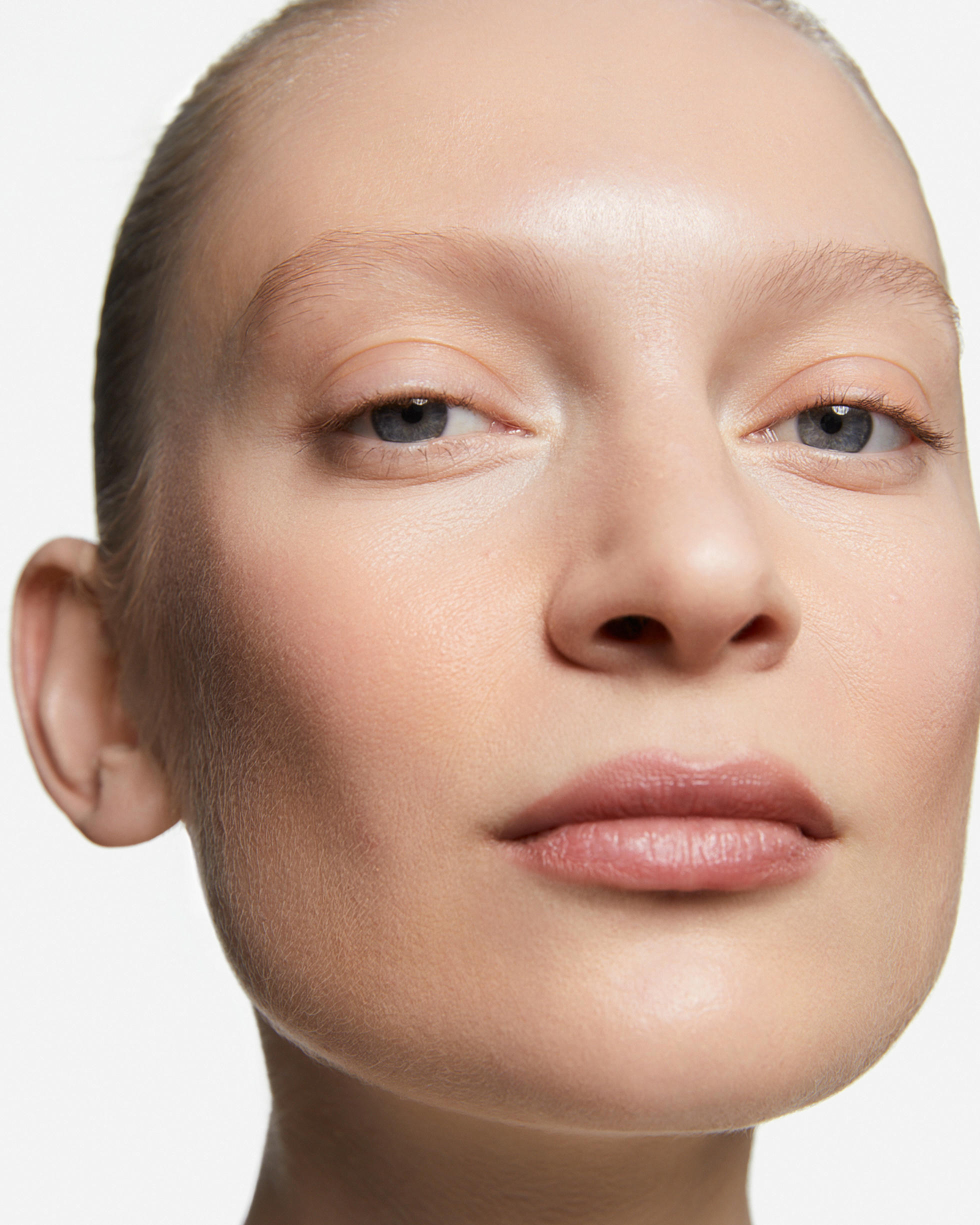 Тональная основа Inglot Skin Focused Care Face SPF 50+ 301 Light Olive